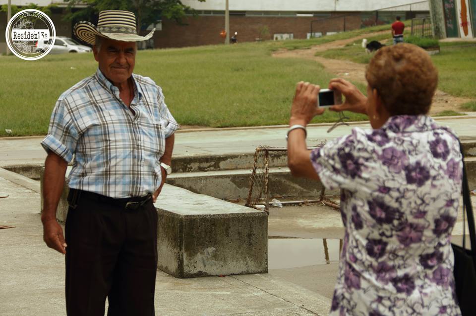El álbum que narra la memoria de la Comuna 13