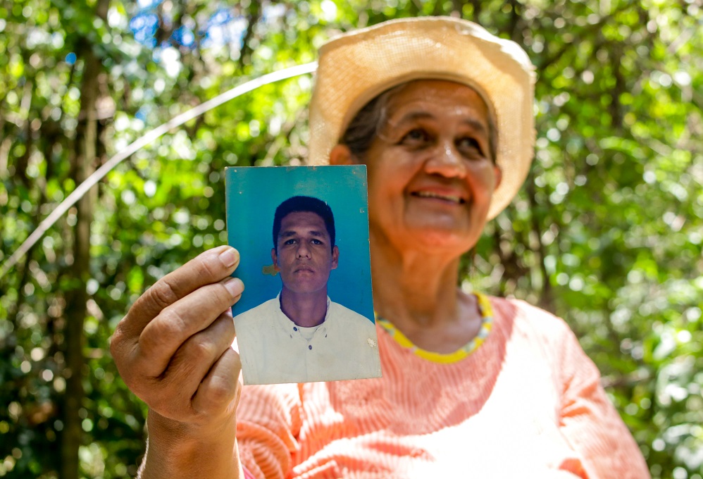 Víctima y detective, una madre en la búsqueda de su hijo