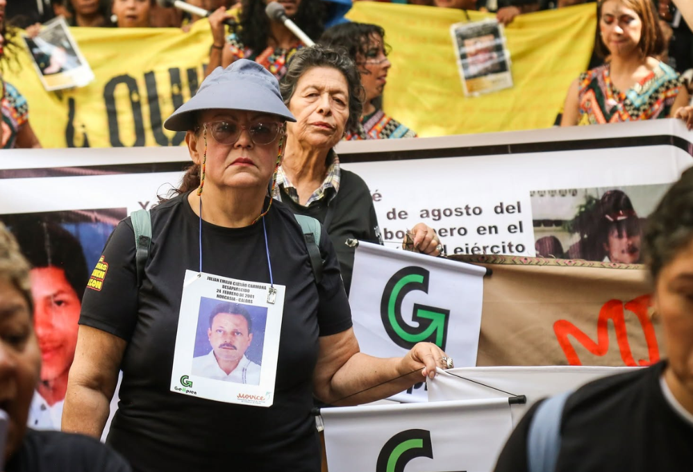 Víctimas del conflicto armado se manifiestan en Medellín.