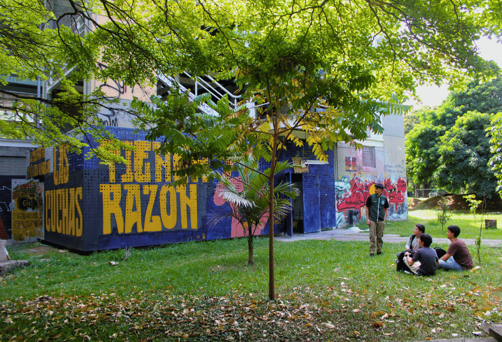 El mural "Las cuchas tienen razón" hace parte de la Ruta de Murales y Grafitis de la Universidad Nacional de Colombia, sede Medellín.