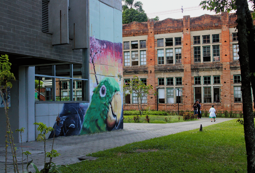 Mural dedicado a la fauna que habita el campus de la Universidad Nacional de Colombia, sede Medellín.