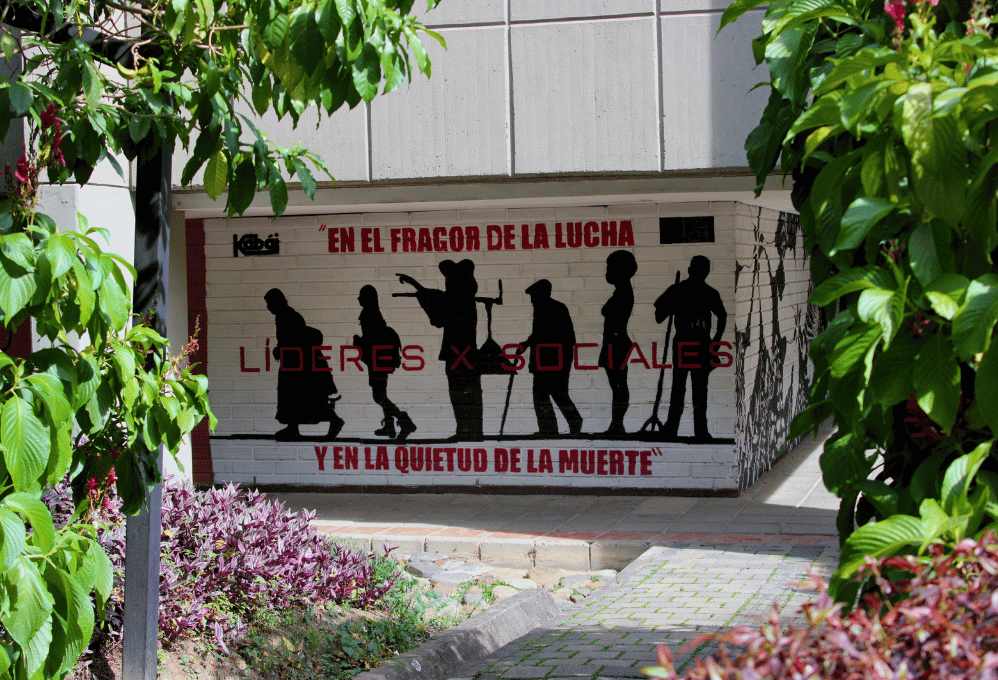 Mural que recuerda a los líderes sociales asesinados en la Universidad Nacional de Colombia, sede Medellín.